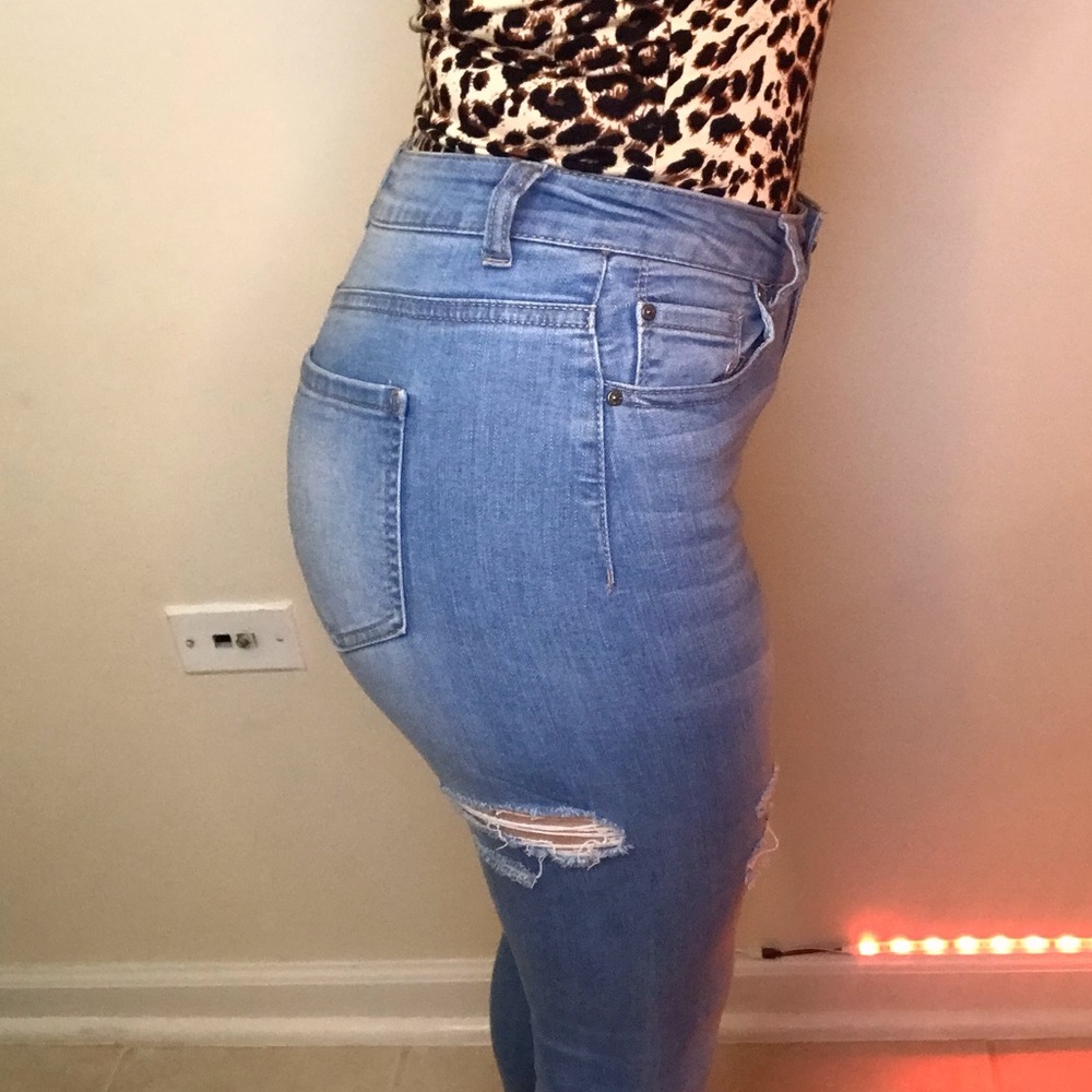 ☁️ Light Blue Ripped Mid- Rise Jeans ☁️ - Picture 4 of 5